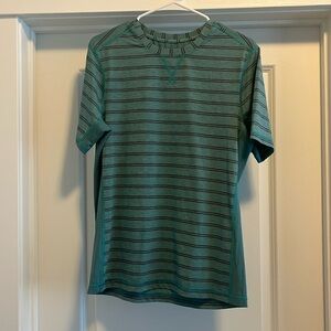 Men’s Lululemon shirt size M